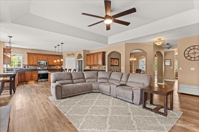 483 Glover Drive, North Aurora, IL 60542