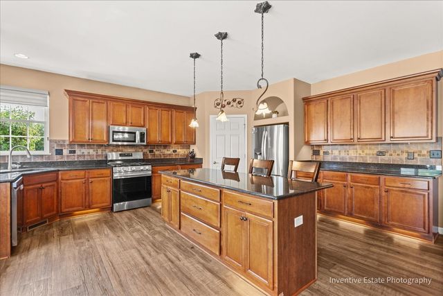483 Glover Drive, North Aurora, IL 60542