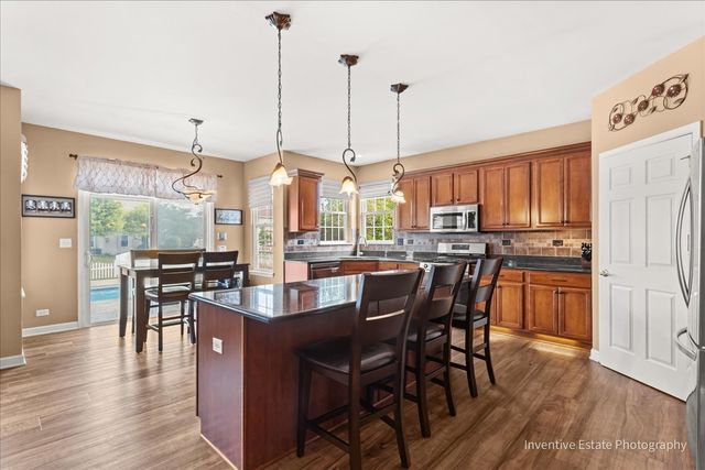 483 Glover Drive, North Aurora, IL 60542