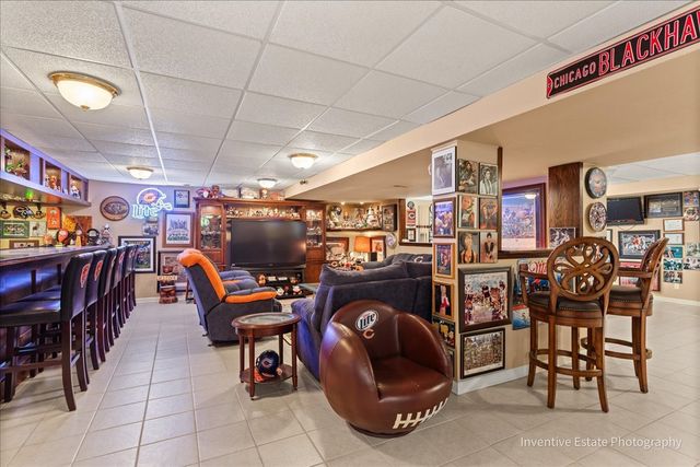 483 Glover Drive, North Aurora, IL 60542