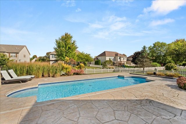 483 Glover Drive, North Aurora, IL 60542