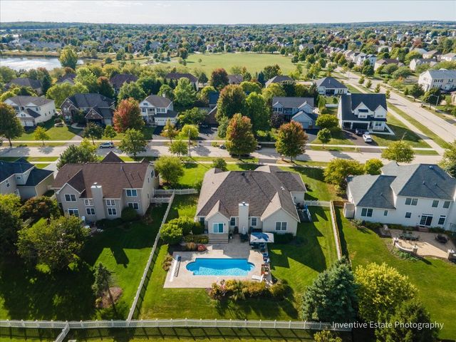 483 Glover Drive, North Aurora, IL 60542