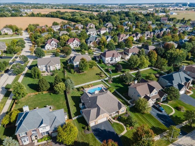 483 Glover Drive, North Aurora, IL 60542