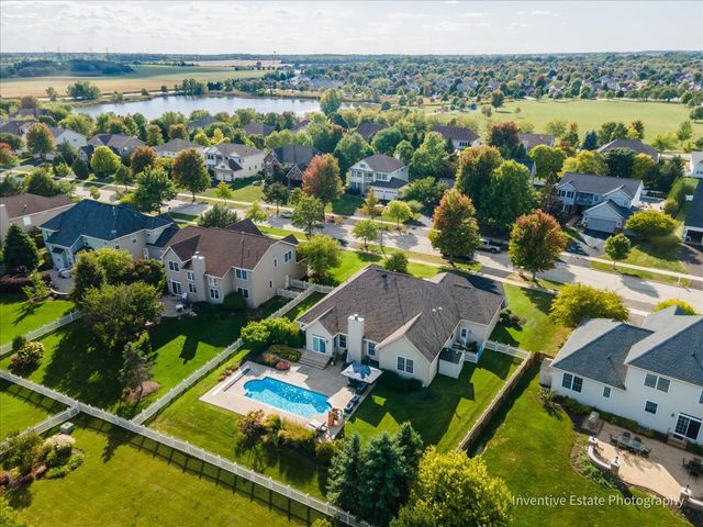 483 Glover Drive, North Aurora, IL 60542