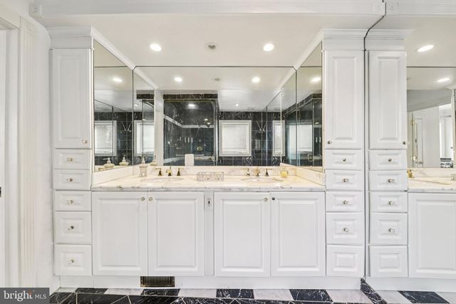 5301 GOLDSBORO RD, Bethesda, MD 20817