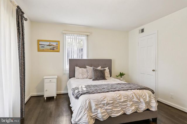 5301 GOLDSBORO RD, Bethesda, MD 20817