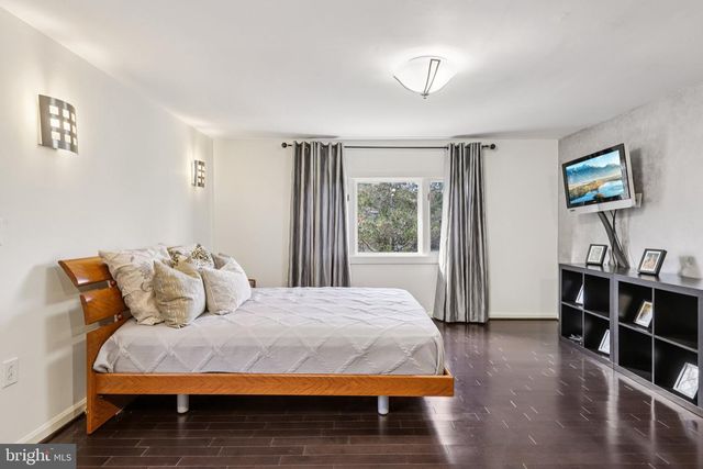 5301 GOLDSBORO RD, Bethesda, MD 20817