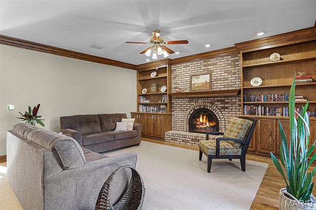 614 Lower Marine Road, Troy, IL 62294