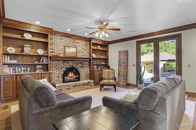 614 Lower Marine Road, Troy, IL 62294