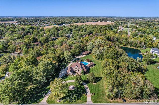 614 Lower Marine Road, Troy, IL 62294