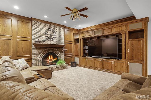 614 Lower Marine Road, Troy, IL 62294