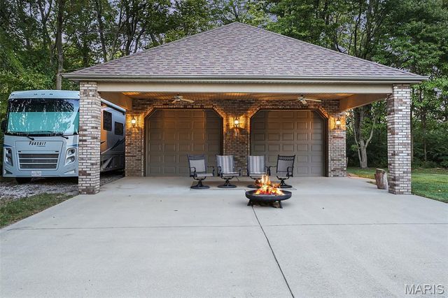 614 Lower Marine Road, Troy, IL 62294