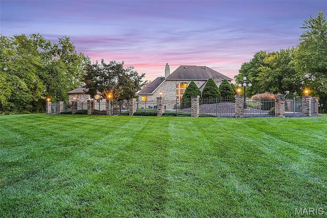 614 Lower Marine Road, Troy, IL 62294