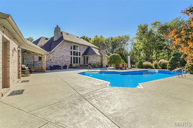 614 Lower Marine Road, Troy, IL 62294
