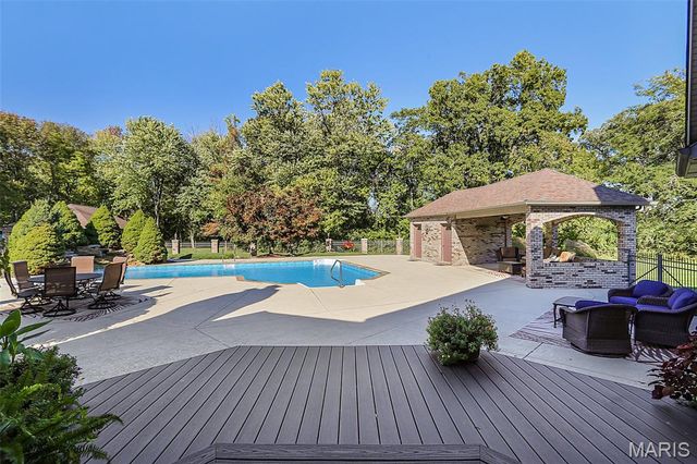614 Lower Marine Road, Troy, IL 62294