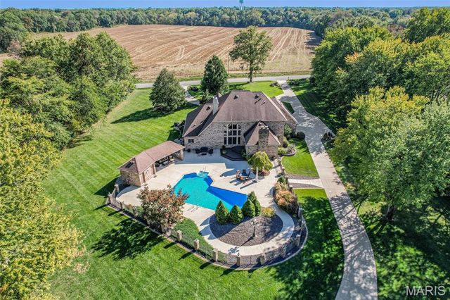 614 Lower Marine Road, Troy, IL 62294