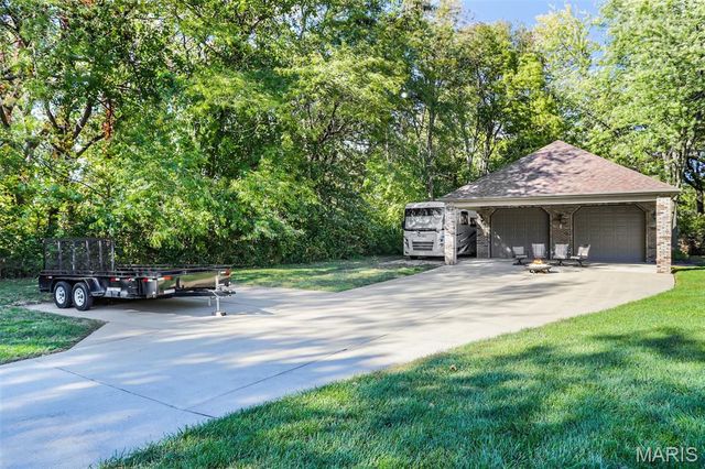 614 Lower Marine Road, Troy, IL 62294