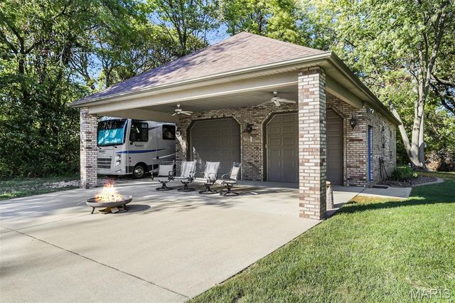 614 Lower Marine Road, Troy, IL 62294