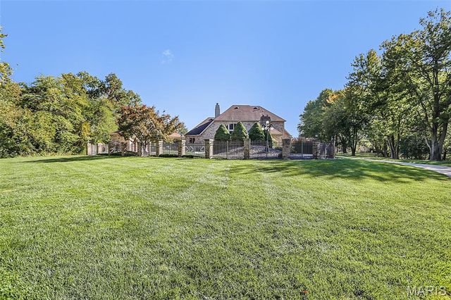 614 Lower Marine Road, Troy, IL 62294