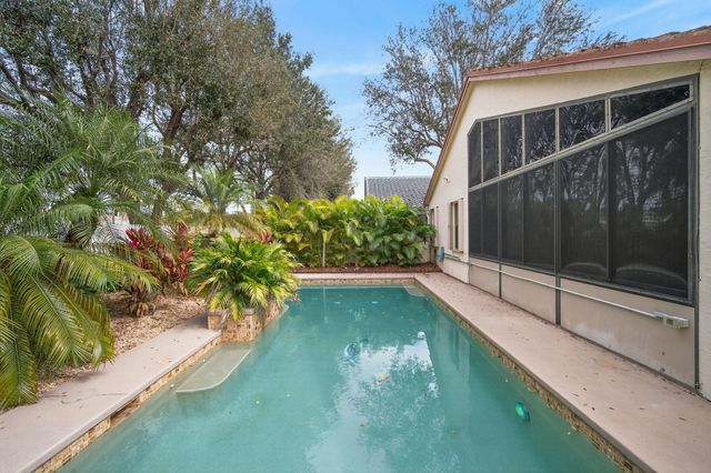 10056 Lexington Circle N, Boynton Beach, FL 33436