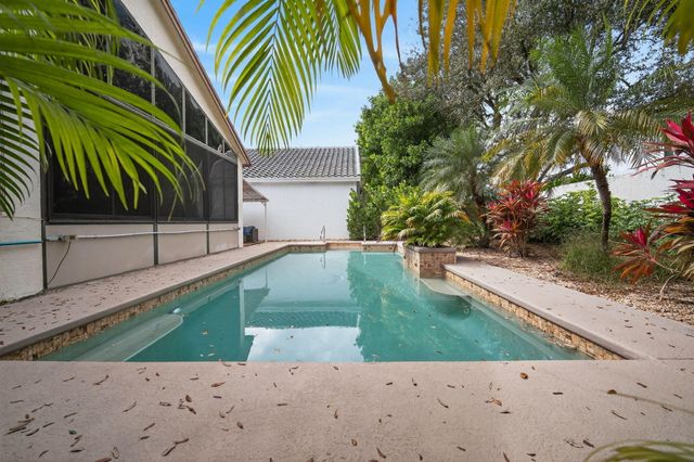 10056 Lexington Circle N, Boynton Beach, FL 33436