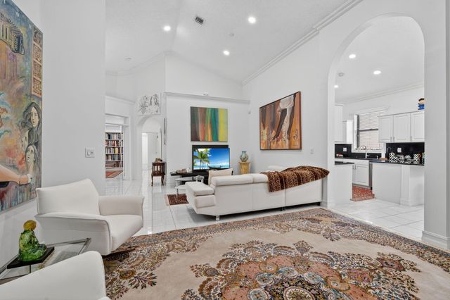 10056 Lexington Circle N, Boynton Beach, FL 33436