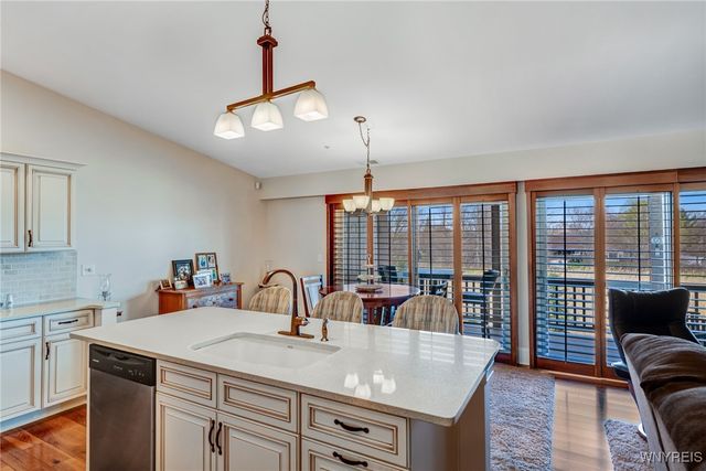 735 Legacy Dr #203, Lewiston, NY 14092