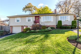 17 Woodview Dr Drive, Cranston, RI 02920