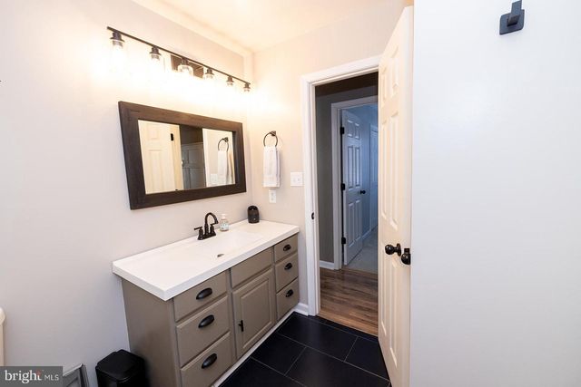 378 CEDAR CREEK DR, Harpers Ferry, WV 25425