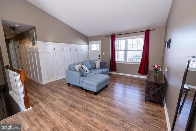 378 CEDAR CREEK DR, Harpers Ferry, WV 25425