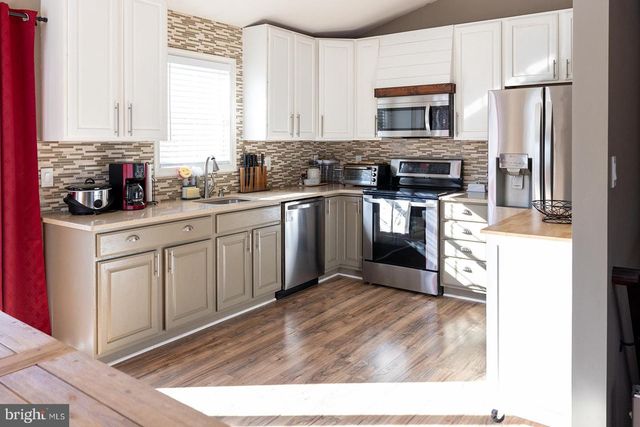 378 CEDAR CREEK DR, Harpers Ferry, WV 25425