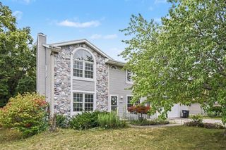 2250 Yorktown Drive, Kentwood, MI 49508