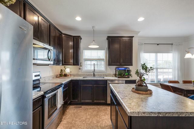 1912 Mahogany Wood Tr, Knoxville, TN 37920