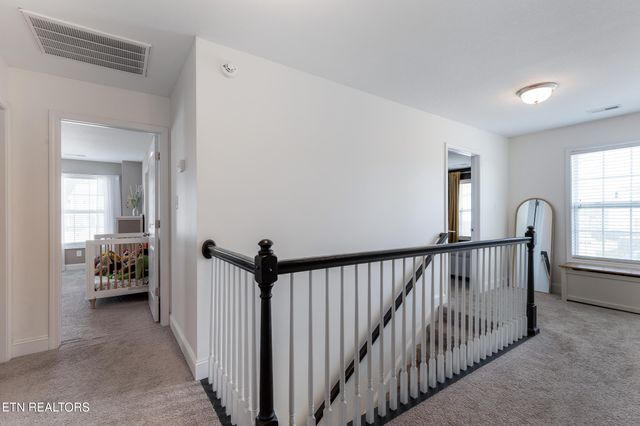 1912 Mahogany Wood Tr, Knoxville, TN 37920