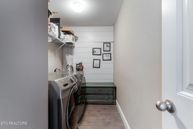 1912 Mahogany Wood Tr, Knoxville, TN 37920