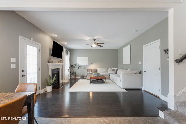 1912 Mahogany Wood Tr, Knoxville, TN 37920