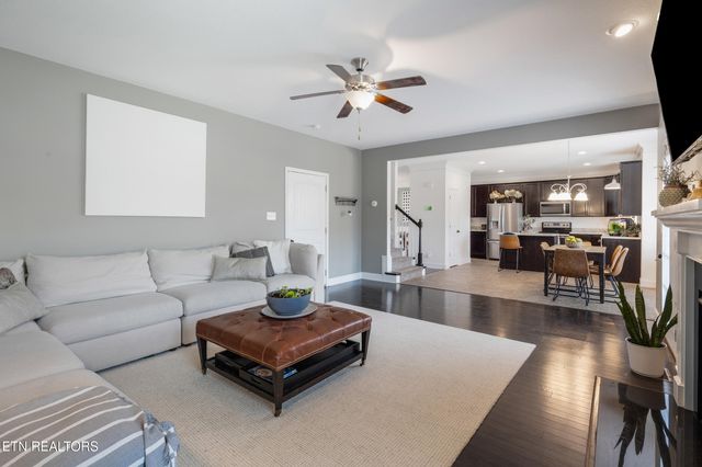 1912 Mahogany Wood Tr, Knoxville, TN 37920
