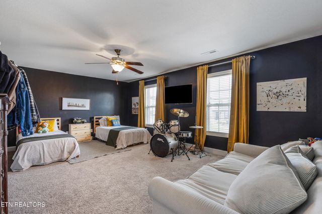 1912 Mahogany Wood Tr, Knoxville, TN 37920