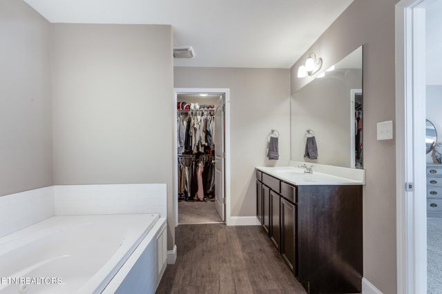 1912 Mahogany Wood Tr, Knoxville, TN 37920