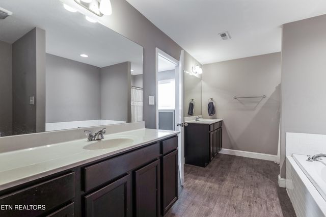 1912 Mahogany Wood Tr, Knoxville, TN 37920