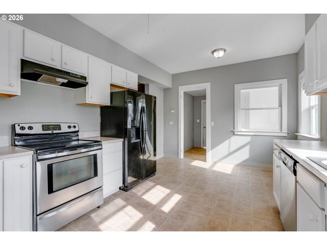 481 S PINE St, Canby, OR 97013
