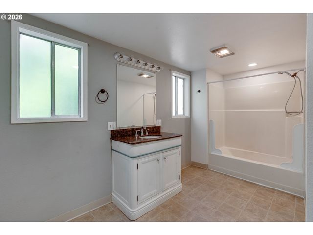 481 S PINE St, Canby, OR 97013