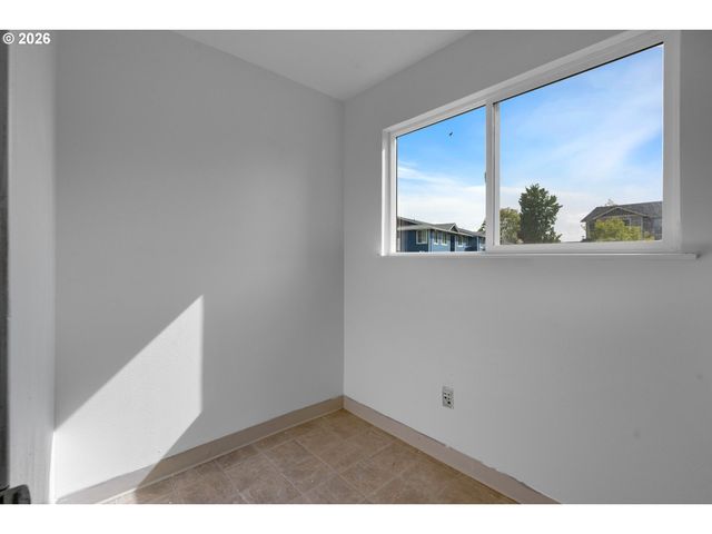 481 S PINE St, Canby, OR 97013