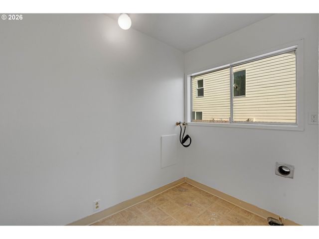 481 S PINE St, Canby, OR 97013