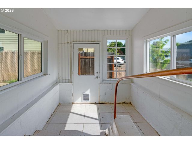 481 S PINE St, Canby, OR 97013