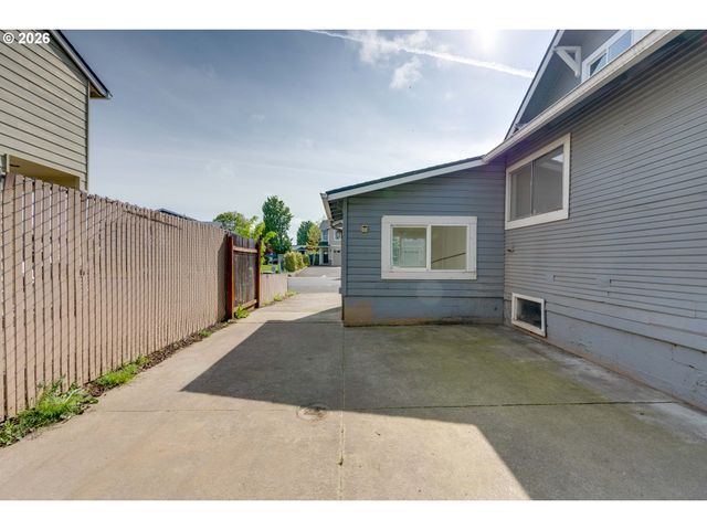 481 S PINE St, Canby, OR 97013