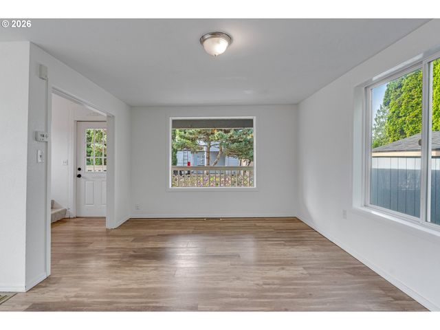 481 S PINE St, Canby, OR 97013