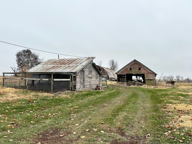 18683 Malvern Road, Morrison, IL 61270