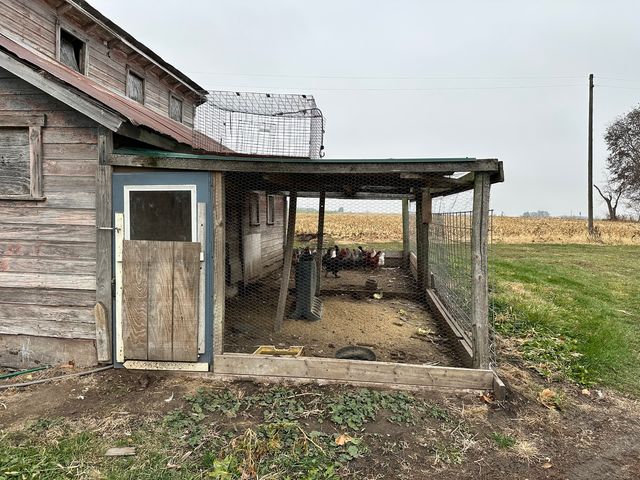 18683 Malvern Road, Morrison, IL 61270