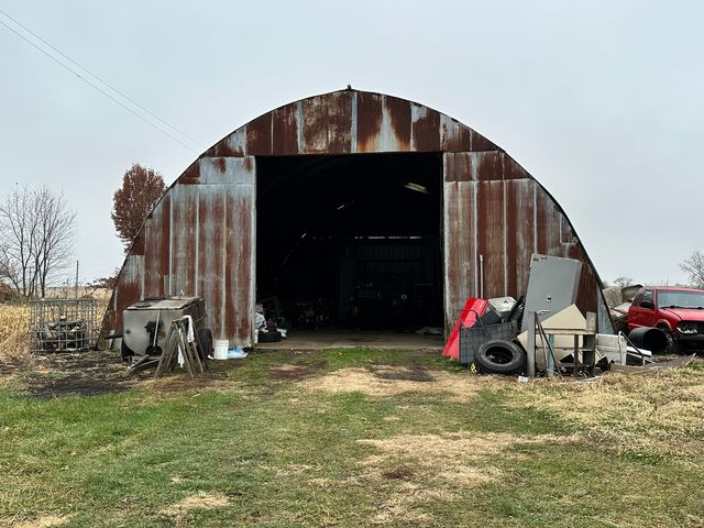 18683 Malvern Road, Morrison, IL 61270